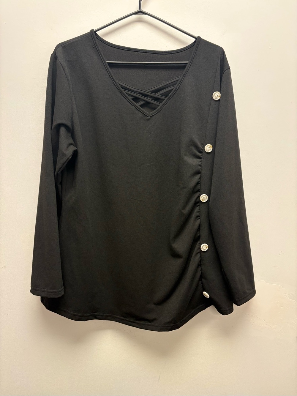 4 for $25 🖤 Black Crisscross V-Neck Ruched Button Detail Tunic – Approx. 1X